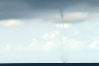 Antalya'nın Alanya ilçesinde denizde hortum oluştu