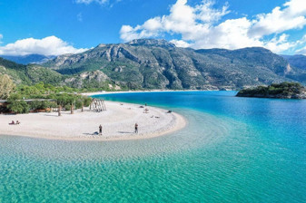 Ölüdeniz'e 2026 sezonu için yaya girişi 150, otomobille giriş 750 lira oldu