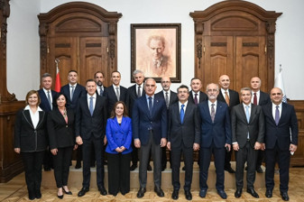 Kültür ve Turizm Bakanı Mehmet Nuri Ersoy, turizmde kriz yönetimi ve yaz sezonu planları için banka temsilcileriyle görüştü