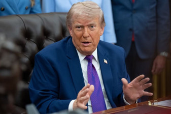 Trump, ABD Gelir İdaresine açtığı 10 milyar dolarlık davadan vazgeçti