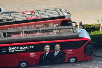 YSK CHP’nin mutlak butlan kararıyla ilgili itirazı üzerine toplantı kararı aldı, CHP Genel Merkezi’nin önüne otobüsle barikat kuruldu