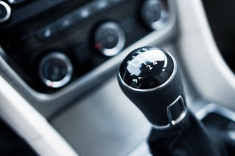 Otomobil uzmanlarına göre, dizel motorlar ve manuel şanzımanlar 2030 yılına kadar tedavülden kalkacak