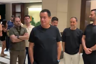 Acun Ilıcalı'dan Premier Lig'e çıkış maçı sonrası kendisine destek için İngiltere'ye gelen dostlarına özel teşekkür
