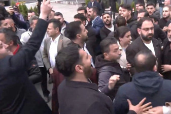CHP'de tahliye arbedesi, çok sayıda partili genel merkez önünde toplandı
