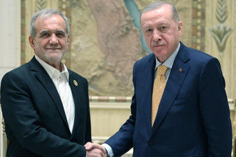 Cumhurbaşkanı Erdoğan, İran Cumhurbaşkanı Pezeşkiyan'la görüştü, müzakereler için destek mesajı verdi