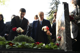 MHP Genel Başkanı Devlet Bahçeli, Alparslan Türkeş’in kabrini ziyaret etti