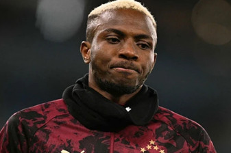 Victor Osimhen’in hazırlık maçları kadrosunda yer almama nedenini açıklayan Eric Chelle, transfer ihtimaline dikkat çekti