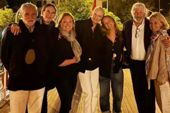 Caroline Koç ve kızı Aylin Koç, dostlarını Halas'ta ağırladı