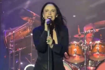 Rock müziğinin güçlü sesi Şebnem Ferah yıllar sonra sahneye çıktı