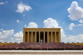 Koç Topluluğu 100'üncü yılında 6 bin çalışanıyla Anıtkabir'de