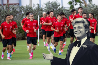 A Milli Futbol Takımı beste yarışmasında Zeki Müren izi