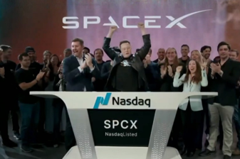 Dünyanın en büyük halka arzı olarak gösterilen SpaceX için Nasdaq'da gongu Elon Musk çaldı