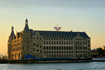 130 yıllık Haydarpaşa'da iskeleler kalktı, tarihi cephe gün yüzüne çıktı