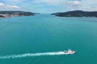 İstanbul Boğazı'nın turkuaz rengi büyülemeye devam ediyor