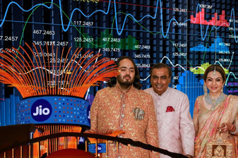 Oğlunu 4 ay süren düğünle evlendirmesiyle tanınan Hint milyarder Mukesh Ambani, ülke tarihinin en büyük halka arzını gerçekleştirecek