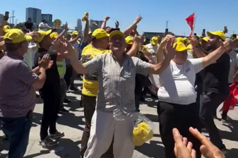 Mahkeme Martı TAG için erişim engeli kararı verdi, adliye önünde toplanan taksiciler kararı oynayarak kutladı
