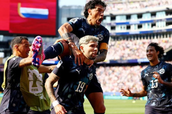 Dünya Kupası'nda büyük sürpriz yaşandı ve Paraguay, Almanya'yı penaltılarda saf dışı bıraktı