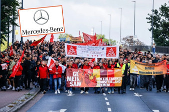 Almanya’da Mercedes-Benz işçileri '40 saatlik çalışma' ve 'tasarruf' planlarını protesto etti