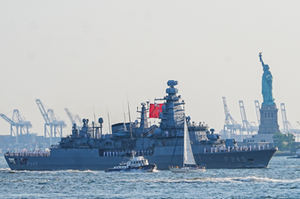 TCG Oruçreis, New York’ta düzenlenen ABD'nin 250. kuruluş yılı törenlerinde Türkiye'yi temsil etti