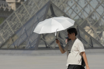 Sıcak hava dalgası Louvre'u da vurdu; dünyaca ünlü müze erken kapanacak