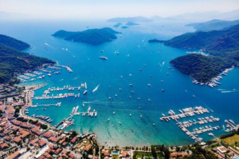Muğla'nın Göcek koylarında yeni deniz yüzeyi temizle tekneleri hizmete girdi