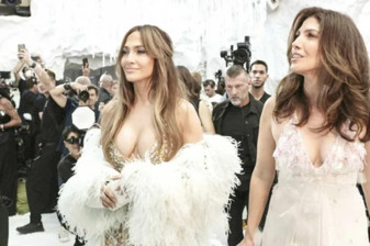 Lopez kardeşlerden Paris Moda Haftası çıkarması