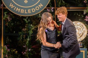 Wimbledon şampiyonları baloda dans etti