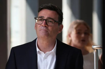 İngiltere'de lider değişimi, Andy Burnham, Kral III. Charles'ın onayının ardından başbakanlık görevine başlıyor
