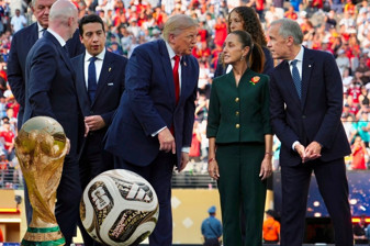 ABD Başkanı Trump, birlikte düzenledikleri Dünya Kupası finalinin ertesi günü Kanada'ya ek gümrük vergisi kararı aldı