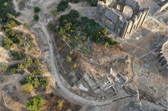 Aspendos'ta 2 bin yıllık tiyatro caddesi gün yüzüne çıktı