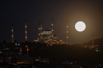 İstanbul'da dolunay