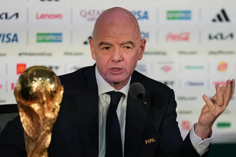 Dünya Kupası’nın ticari hakları için özel şirket kurulmasının ardından başlayan tartışmada FIFA geri adım attı