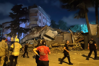 İstanbul Bahçelievler Yenibosna Mahallesi'nde 4 katlı bina çöktü