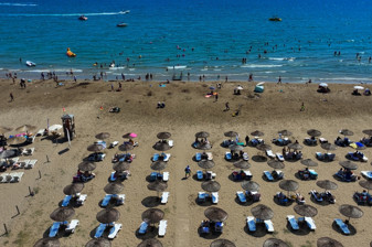 Kültür ve Turizm Bakanlığı’nın ücretsiz halk plajlarına ziyaretçi akını, Antalya 2 milyon sınırını aştı