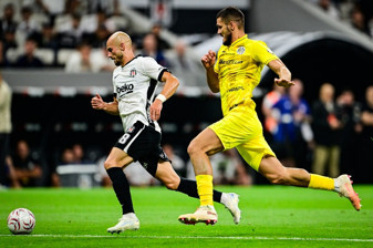 Beşiktaş Hradec Kralove’yi geçerek UEFA Avrupa Ligi’nde play-off turuna yükseldi