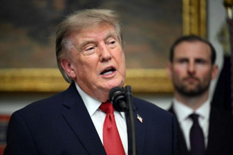 Trump, Kanada'ya yönelik otomobil ve kamyon tarifelerinin yüzde 50'ye yükseltileceğini açıkladı
