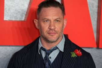 Oyuncu Tom Hardy rapçi oldu