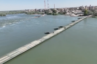 Mehmetçik, Suriye'de Fırat Nehri üzerine yüzer köprü kurdu