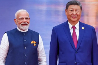 Şi Cinping 7 yıl sonra Hindistan’da, Çin lideri BRICS Zirvesi için Yeni Delhi’ye geldi