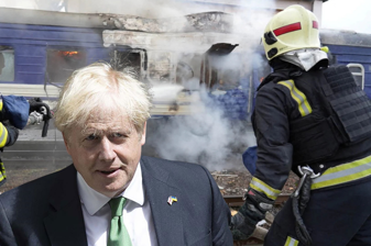 Eski İngiltere Başbakanı Boris Johnson'ın geçtiği demiryolu hattında Rus dronu yolcu trenini vurdu