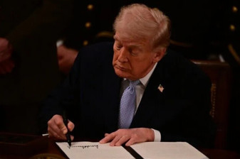 ABD Başkanı Trump, Rusya'ya yönelik yaptırımlar içeren tasarıyı imzaladı