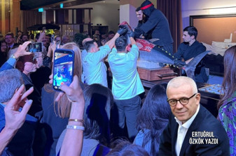 Ertuğrul Özkök, Contemporary İstanbul'un açılışına katıldı, Johnny Depp'in heykelini, orkinos kesme şovunu ve etkinliğe katılan iş insanlarını yazdı