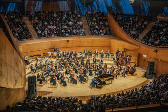 CSO 200'üncü yılına kapalı gişe konserle başladı, dünyaca ünlü piyanist Abduraimov sahnesinde salon dolu taştı