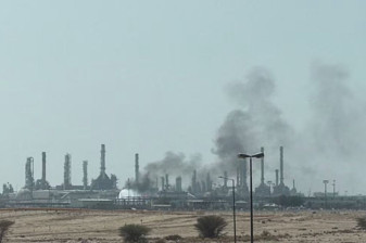 Suudi Arabistan'ın başkenti Riyad'daki Saudi Aramco tesislerinde yangın çıktı
