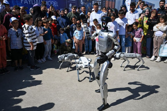 TEKNOFEST'te robotların gösterisine büyük ilgi