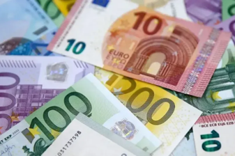 Avrupa'da siyasi ve mali belirsizlik euroya değer kaybettiriyor