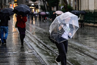 İstanbul'da yarın okullar tatil edildi, motosikletlerin trafiğe çıkması yasaklandı