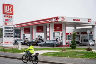ABD, Lukoil'in Rusya dışındaki akaryakıt istasyonlarına yönelik yaptırım muafiyetini uzattı
