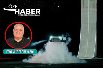 Elon Musk'ın sahibi olduğu Tesla, uçan araba modeli Roadster'i tanıttı