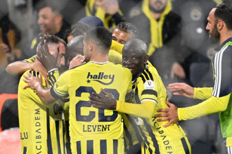 Fenerbahçe, Kadıköy'de Alanyaspor'u 3 golle geçti